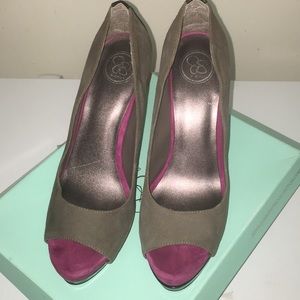 Jessica Simpson peep toe pump